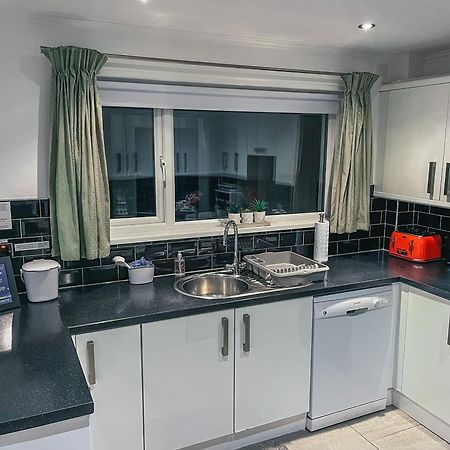 Staybynumbers - Spacious Three Bed House Royal Hillsborough Buitenkant foto