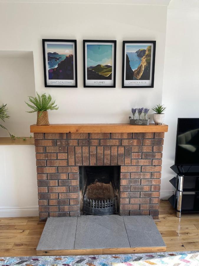 Staybynumbers - Spacious Three Bed House Royal Hillsborough Buitenkant foto