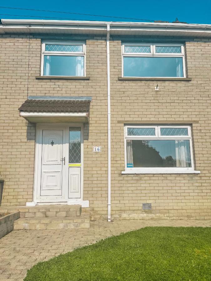Staybynumbers - Spacious Three Bed House Royal Hillsborough Buitenkant foto