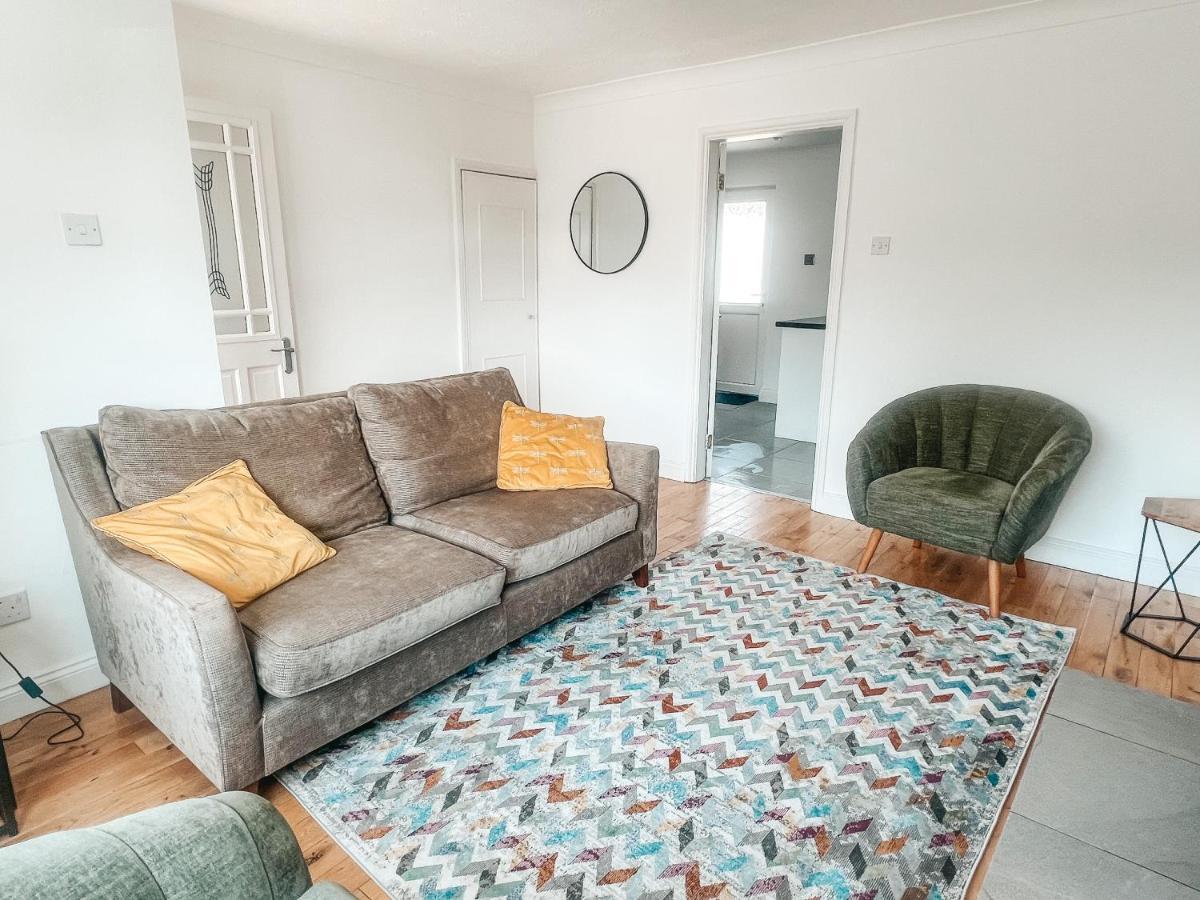 Staybynumbers - Spacious Three Bed House Royal Hillsborough Buitenkant foto