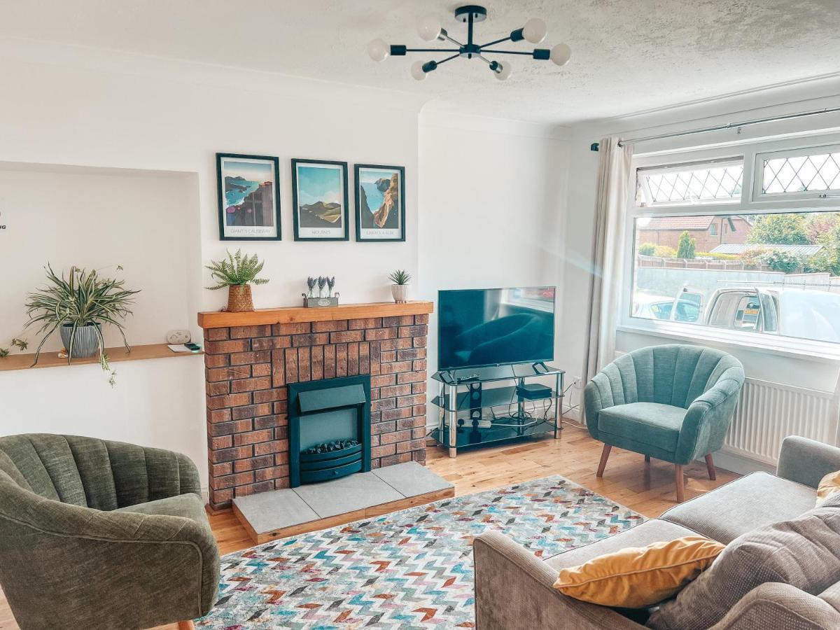 Staybynumbers - Spacious Three Bed House Royal Hillsborough Buitenkant foto