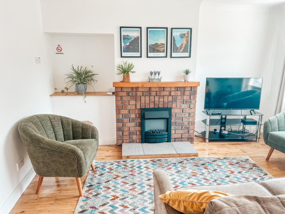Staybynumbers - Spacious Three Bed House Royal Hillsborough Buitenkant foto