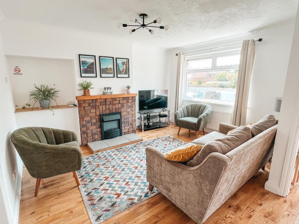 Staybynumbers - Spacious Three Bed House Royal Hillsborough Buitenkant foto