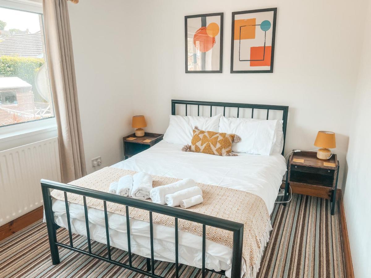 Staybynumbers - Spacious Three Bed House Royal Hillsborough Buitenkant foto