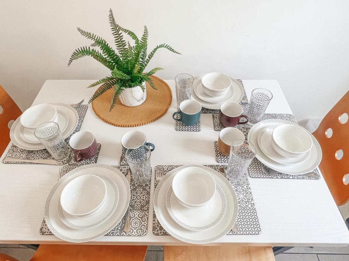 Staybynumbers - Spacious Three Bed House Royal Hillsborough Buitenkant foto