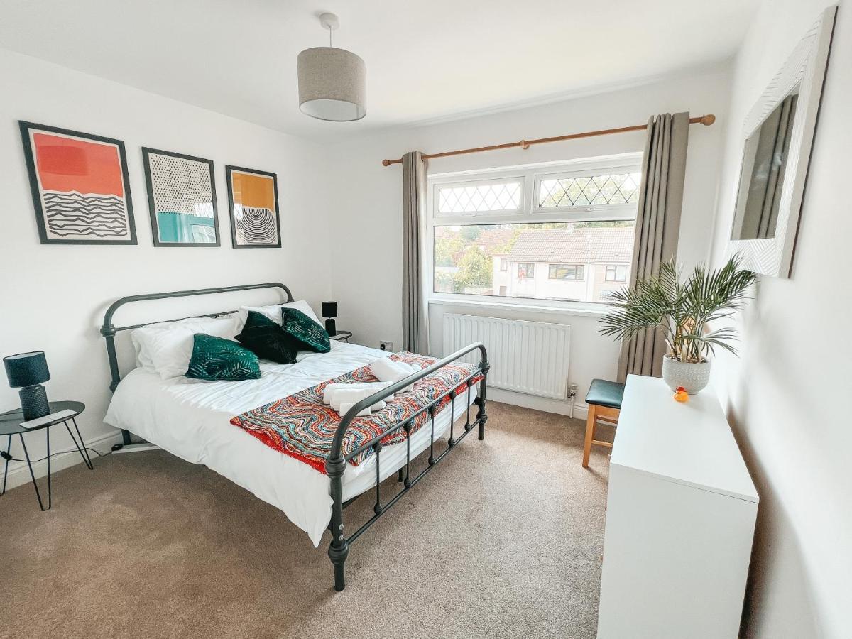 Staybynumbers - Spacious Three Bed House Royal Hillsborough Buitenkant foto