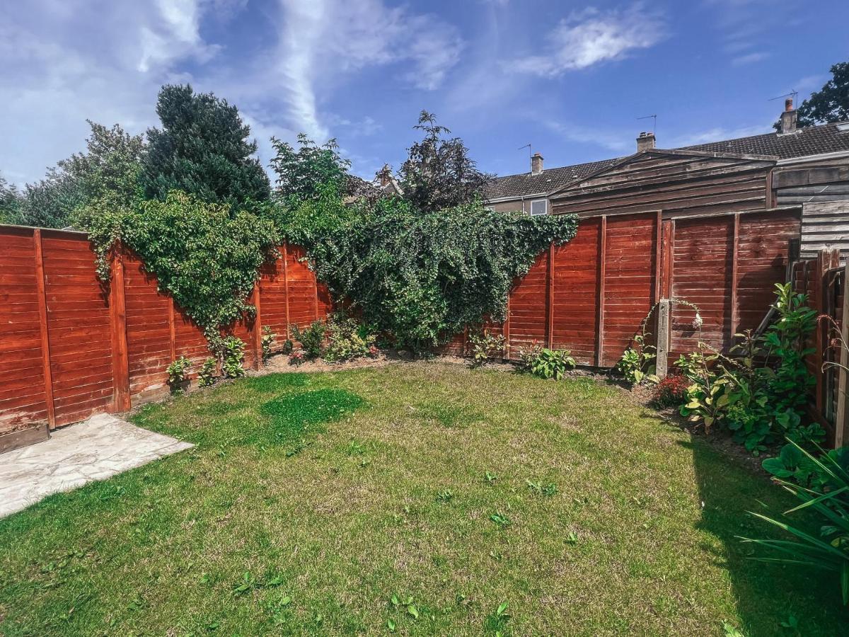Staybynumbers - Spacious Three Bed House Royal Hillsborough Buitenkant foto