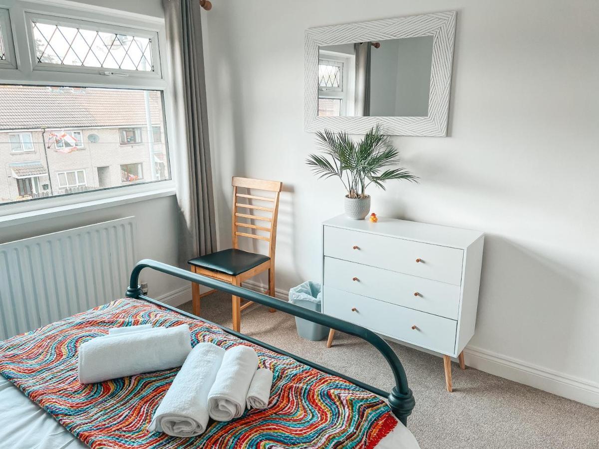 Staybynumbers - Spacious Three Bed House Royal Hillsborough Buitenkant foto