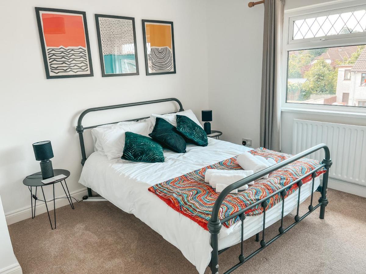 Staybynumbers - Spacious Three Bed House Royal Hillsborough Buitenkant foto