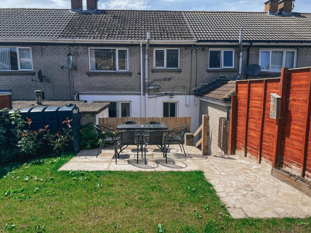 Staybynumbers - Spacious Three Bed House Royal Hillsborough Buitenkant foto