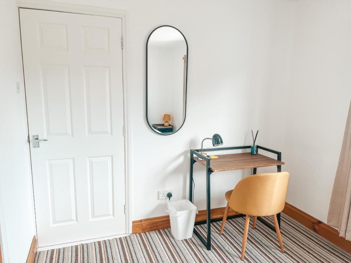 Staybynumbers - Spacious Three Bed House Royal Hillsborough Buitenkant foto