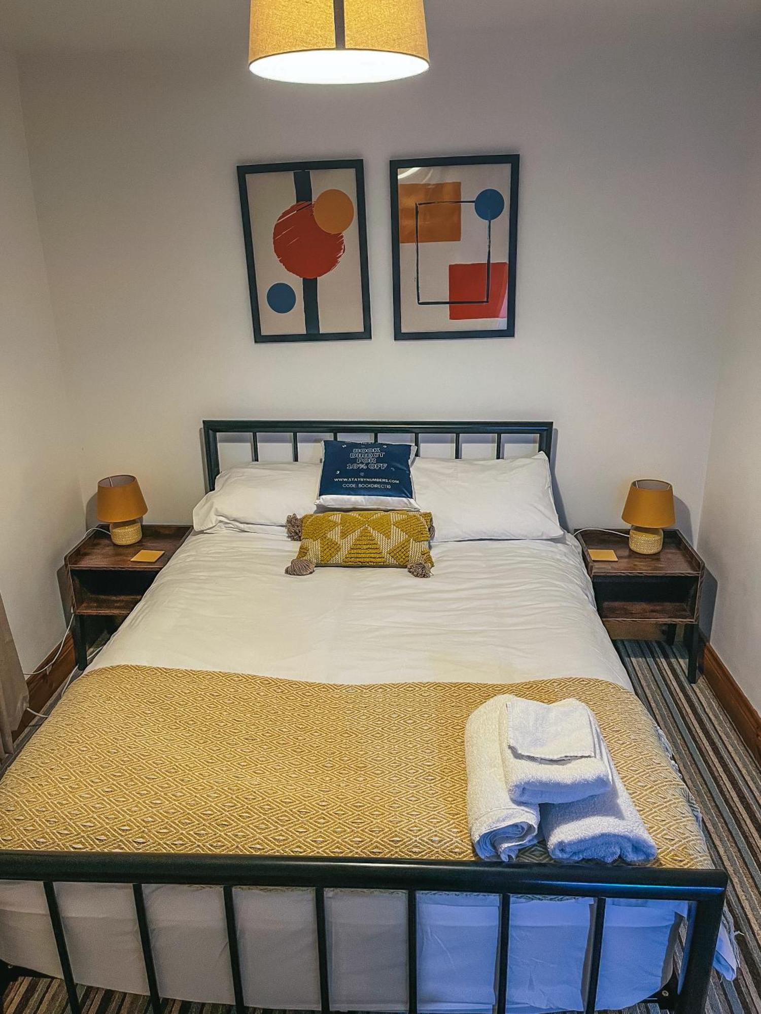 Staybynumbers - Spacious Three Bed House Royal Hillsborough Buitenkant foto